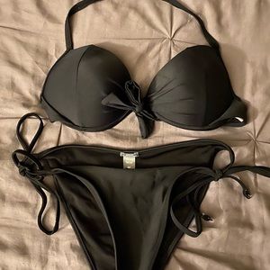 Black bikini
